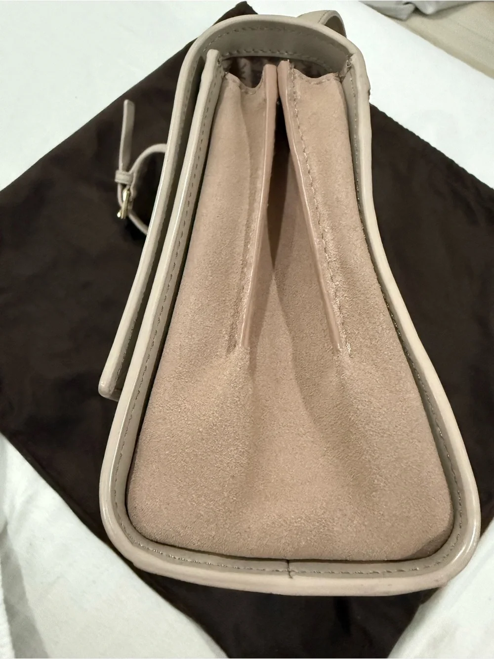 kate spade beige leather shoulder bag with gold-tone logo and dust bag